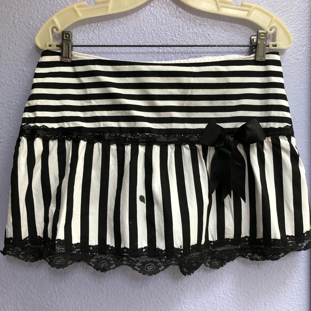 Hot Topic Jessica Louise Black and White Stripe Mini Skirt Size Medium